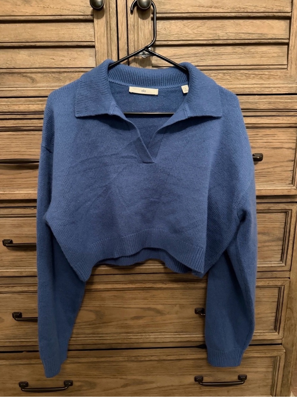 🦄 ALO Yoga SAMPLE cropped V-neck pullover sweater in blue